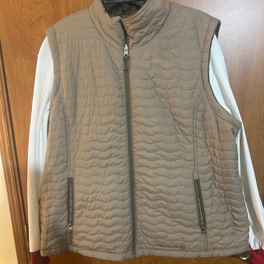 Reversible vest by Free Country Sz XL
